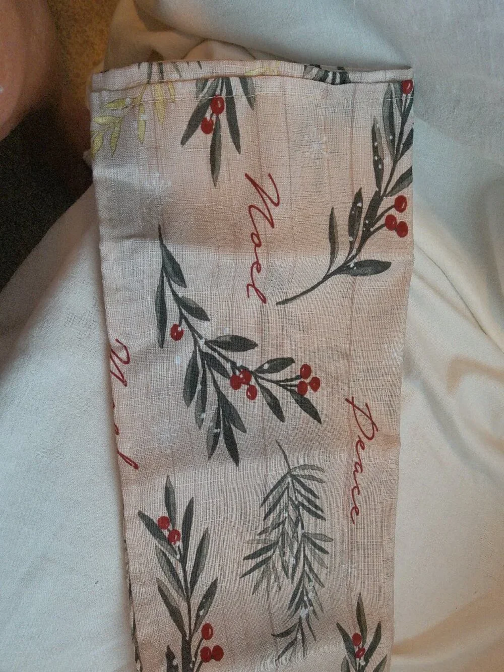 Holiday Tree Trimmings 17 x 17 Napkin Set of 4 NEW #100914